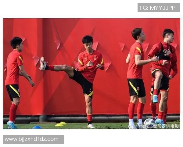 球星身着足球战袍闪耀赛场展现激情风采与无尽拼搏精神